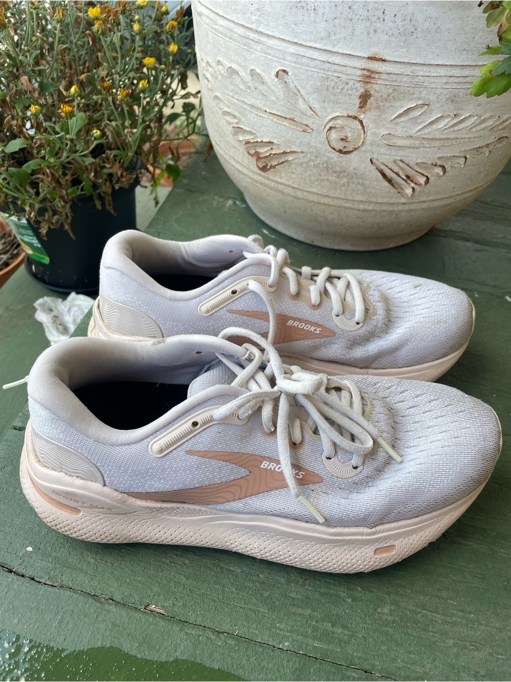 Brooks Women's White and Blush Running Sneakers